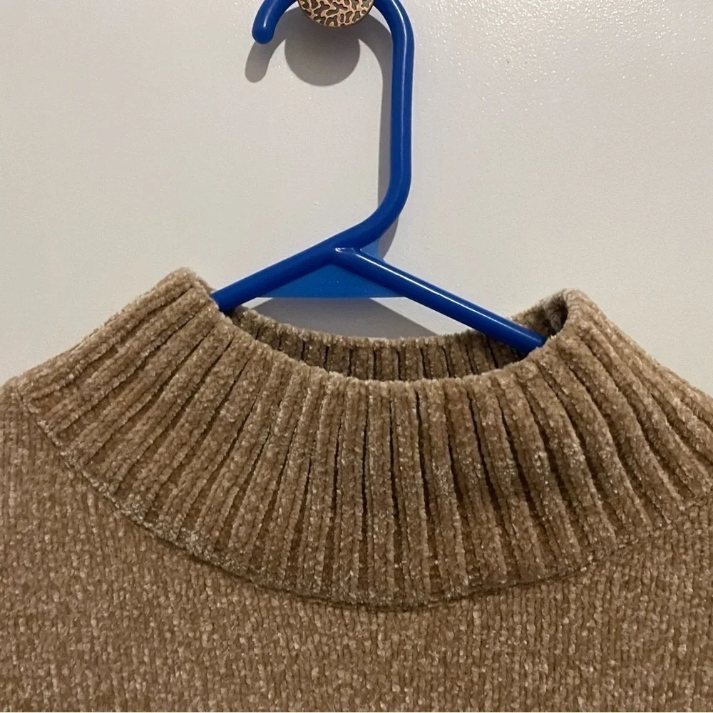 Christian Siriano Winter Long Sleeve Sweater